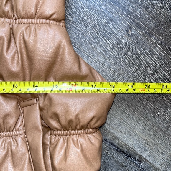Love Tree women’s faux leather cropped puffer zip vest small camel/tan - Picture 4 of 6